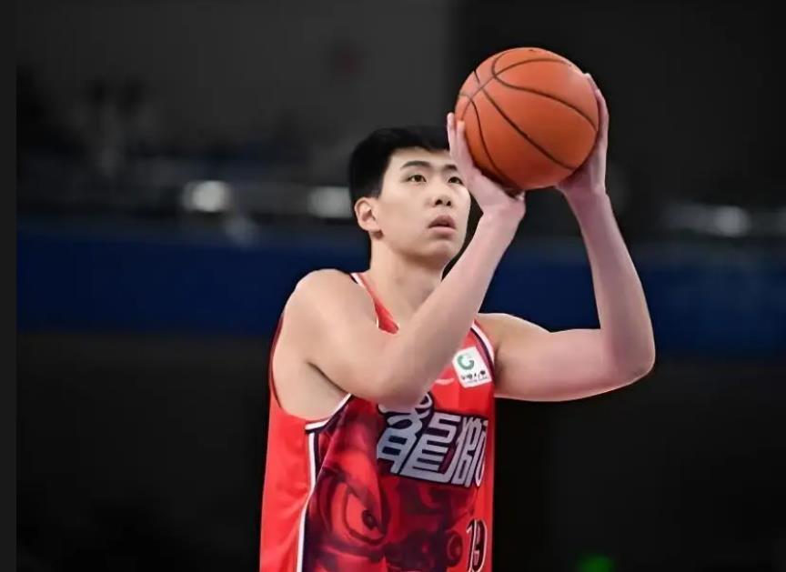 乐鱼体育官方入口-离开广东队就爆发，徐昕是常规赛第一阶段盖帽王+篮板王