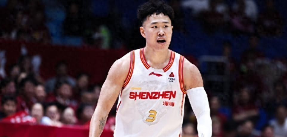 乐鱼体育官方入口-曾凡博带伤坚持上阵,高效砍下高分,强势打乱广东防线