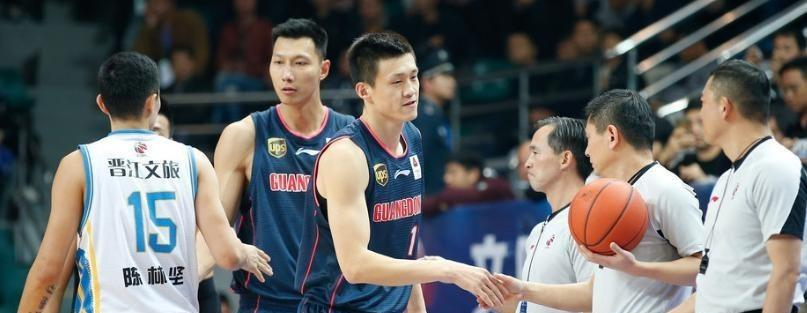 乐鱼体育官方入口-曾凡博带伤坚持上阵,高效砍下高分,强势打乱广东防线